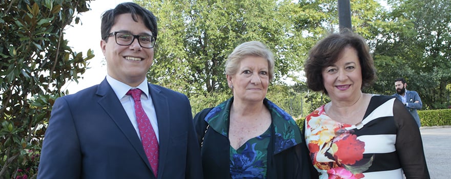 Javier Leo, redactor jefe de Redacción Médica; Concha Ferrer; presidenta del Colegio de Médicos de Zaragoza; e Isabel Montoya, presidenta del Colegio de Médicos de Murcia. 