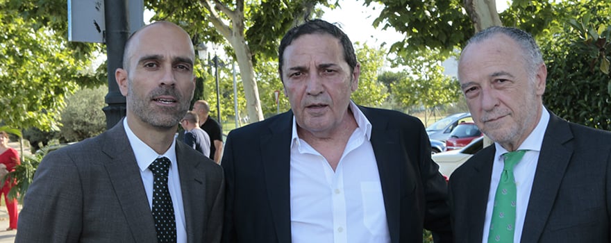 Ricardo López, director general de Sanitaria 2000; Antonio María Sáez Aguado, consejero de Sanidad de Castilla y León; y José María Pino. 