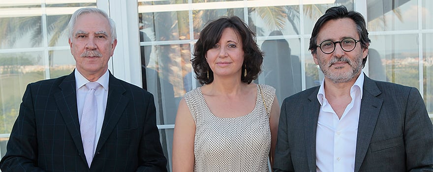 Antonio Alemany, María José Calvo, subdirectora general de Farmacia y Productos Sanitarios de la Comunidad de Madrid, y Julio Mayol.