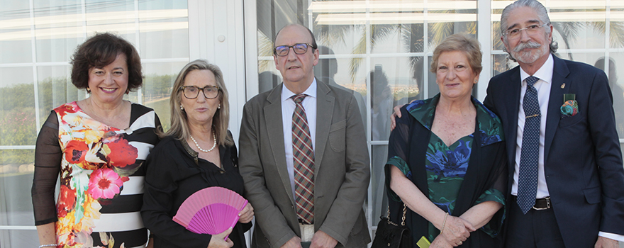 Isabel Montoya, presidenta del Colegio de Médicos de Murcia; Inmaculada Martínez, presidenta del Colegio de Médicos de La Rioja; Cosme Naveda, presidente del Colegio de Médicos de Vizcaya; Concepción Ferrer, presidenta del Colegio de Médicos de Zaragoza; y Kepa Urigoitia, presidente del Consejo de Colegios de Médicos del País Vasco.  