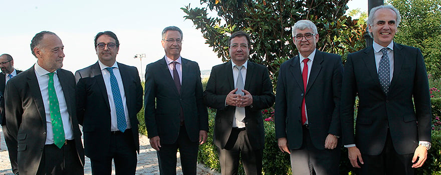 José María Pino, presidente de Sanitaria 2000; José María Vergeles; Ricardo Campos; Guillermo Fernández Vara; Justo Herrera, subsecretario de Sanidad, Consumo y Bienestar Social; y Enrique Ruiz Escudero, consejero de Sanidad de la Comunidad de Madrid.