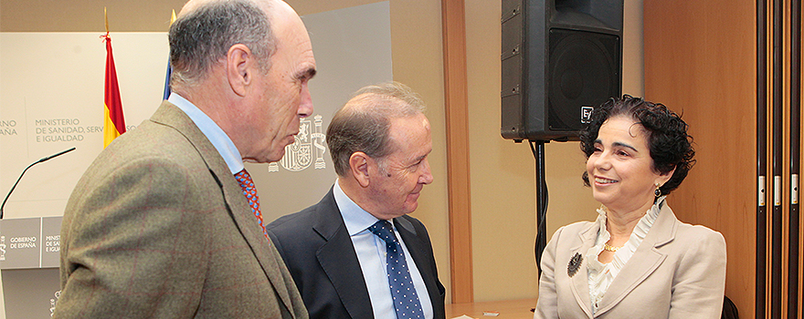 Antoni Esteve, director de Esteve; Martín Sellés, director general de Janssen; Encarnación Cruz Martos, directora general de Farmacia del Ministerio de Sanidad. 