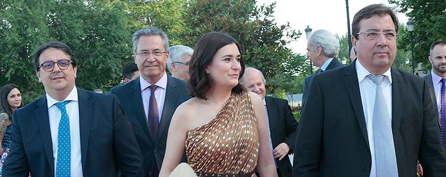 José María Vergeles, consejero de Sanidad de Extremadura; Ricardo Campos, secretario general de Sanidad; Carmen Montón, ministra de Sanidad, Consumo y Bienestar Social y Guillermo Fernández Vara, presidente de la Junta de Extremadura.