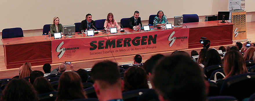 Un momento de la inauguración del congreso de Pacientes Crónicos de Semergen, en el salón de actos del Hospital Reina Sofía de Córdoba.