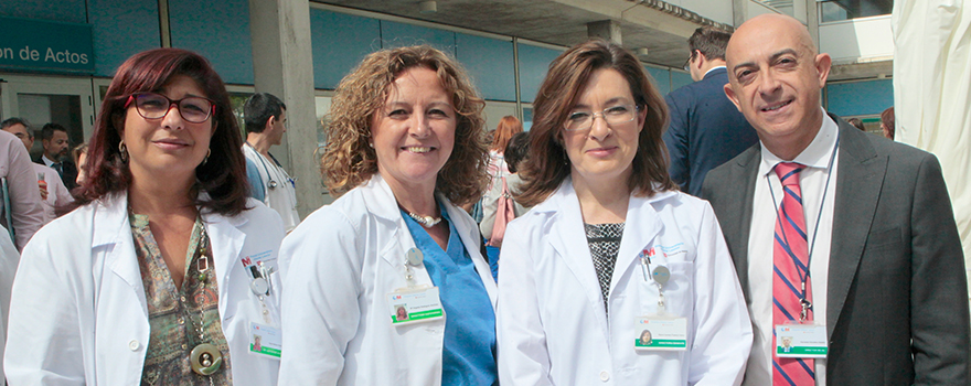 Carmen Pantoja, junto con el equipo directivo del Infanta Leonor.