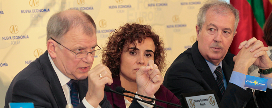  El comisario europeo Andriukaitis, la ministra Dolors Montserrat y el delegado de Asisa en Madrid, Luis Mayero. 