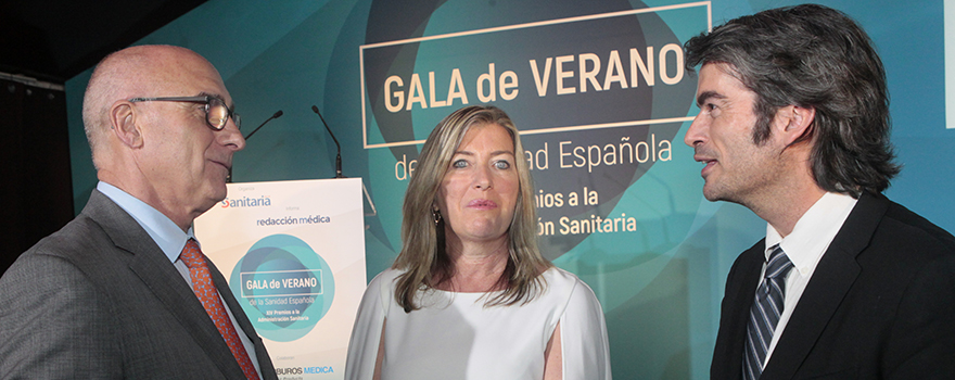 Jesús Sanz; Patricia Gómez, consejera de Salud de Islas Baleares; y Carlos Mur, gerente del Hospital de Fuenlabrada.