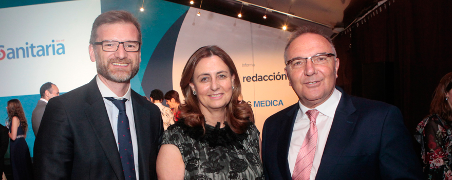 Luis Cordero, director de Relaciones Institucionales y Acceso al Mercado de AstraZeneca; Carmen Pérez Canal, técnica de dirección de Recursos Humanos de la Comunidad de Madrid; y José Manuel Baltar. 