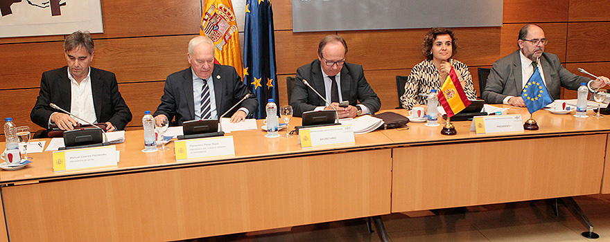 Manuel Cascos, Florentino Pérez Raya, Javier Castrodeza, secretario general de Sanidad y Consumo, Dolors Montserrat y Carlos Moreno, director general de Ordenación Profesional del Ministerio.