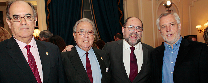 Luis Campos Villarin, vicepresidente de AMA; Diego Murillo, presidente de AMA; Carlos Moreno, director general de Ordenación Profesional de Sanidad y Víctor Aznar, presidente de Satse. 