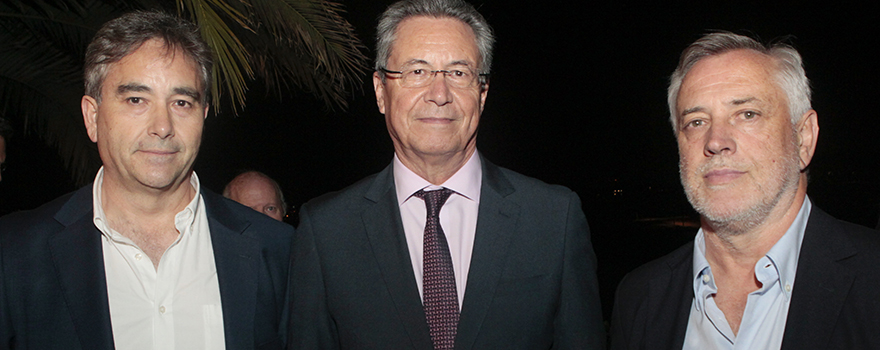 Manuel Cascos, presidente de Satse; Ricardo Campos; y Víctor Aznar, presidente de Fuden. 