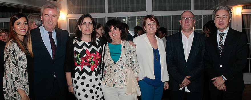  Los representantes del Servicio Extremeño de Salud (SES): Beatriz Martín Morgado, subdirectora de Salud Mental; Vicente Alonso; Concha Gutiérrez, directora de Atención Especializada; Pilar Guijarro, directora general de Salud Pública; Blanca Pérez, coordinadora; José Félix Herrera, jefe de Comunicación de la Consejería de Sanidad de Extremadura; y Santiago Thovar, subdirector de Sistemas de Información.