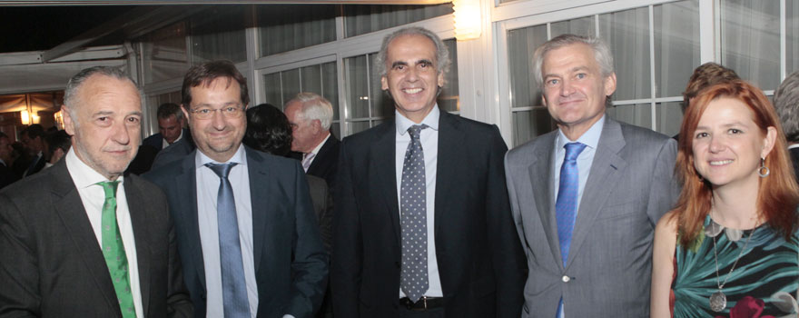José María Pino; Fernando Prados; Enrique Ruiz Escudero; Roberto Arranz, director Comercial de Oximesa; y Sagrario Mayoralas, directora médico de Oximesa.