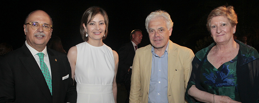 Pedro Hidalgo, presidente del Colegio de Médicos de Badajoz; Inmaculada Ramos, directora médico de Linde Healthcare España y vicepresidenta de Asomega; Jesús María Fernández; y Concepción Ferrer.