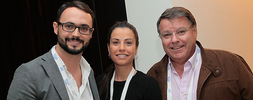 Rubén Sánchez Rodríguez, coordinador del Grupo de Trabajo de Residentes de Semergen. Patricia Agüera, residente; y Javier Benítez Rivero, miembro de los grupos de Trabajo de Tutores y Cronicidad, Dependencia y Enfermedades Raras de Semergen.