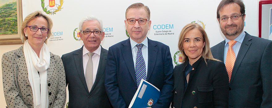 Lourdes Martínez, gerente de Cuidados del Sermas; Jesús Sánchez Martos, consejero de Sanidad de Madrid; Jorge Andrada, presidente del Codem; Miriam Rabaneda, nueva directora general de Planificación, Investigación y Formación de la Consejería de Sanidad; y Fernando Prados; director general de Humanización de Madrid.