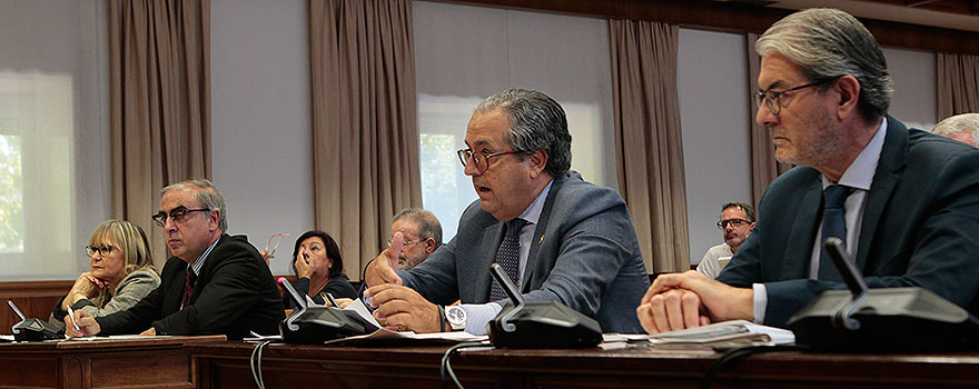 El senador popular Antonio Alarcó en un momento de su intervención.