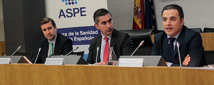 Javier Calderón, director de Emoresas y Organizaciones de la CEOE; Francisco García, director general de Foro Recursos Humanos; y Jorge Gabiola, director de la Comisión de RRHH de ASPE.