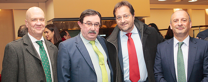 Domingo del Cacho, gerente del Hospital Severo Ochoa, Fernando Prados y Ricardo Herranz, gerente del Hospital Puerta de Hierro.