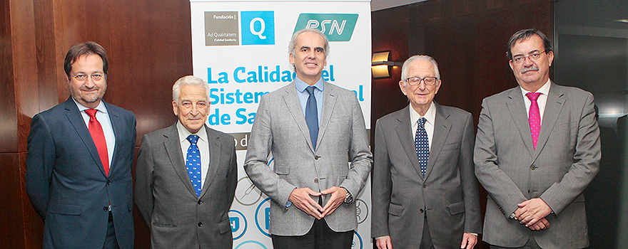 Fernando Prados, viceconsejero de Humanización de la Asistencia Sanitaria de la Comunidad de Madrid, Miguel Carrero, Enrique Ruiz escudero, Alfredo Milazzo y Manuel Molina, viceconsejero de Sanidad de la Comunidad de Madrid.  