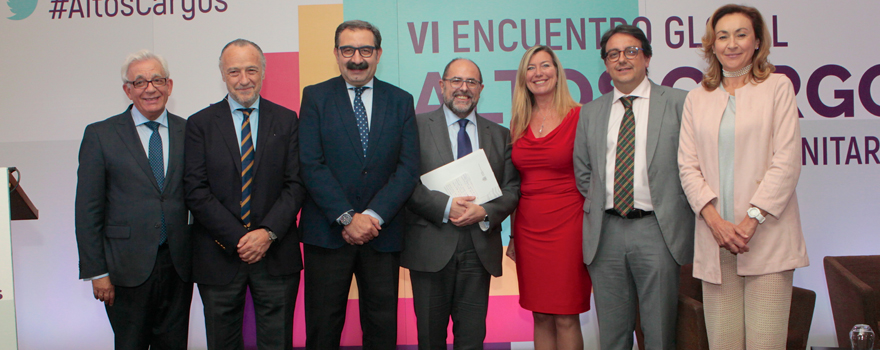 Jesús Sánchez Martos, oonsejero de Sanidad de Madrid; José María Pino, presidente de Sanitaria 2000; Jesús Fernández, consejero de Sanidad de Castilla-La Mancha; Carlos Moreno, director general de Ordenación Profesional del Ministerio de Sanidad; Patricia Gómez, consejera de Salud de Baleares; José María Vergeles, consejero de Sanidad y Serviios Sociales de Extremadura, y María Martín Díez, consejera de Salud de La Rioja.