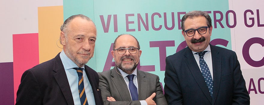 José María Pino, preisidente de Sanitaria 2000; Carlos Moreno, director general de Ordenación Profesional del Ministerio de Sanidad; y Jesús Fernández, consejero de Sanidad de Castilla- La Mancha.