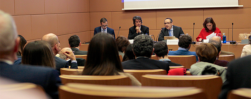 Instante de la primera mesa y presentación del foro.