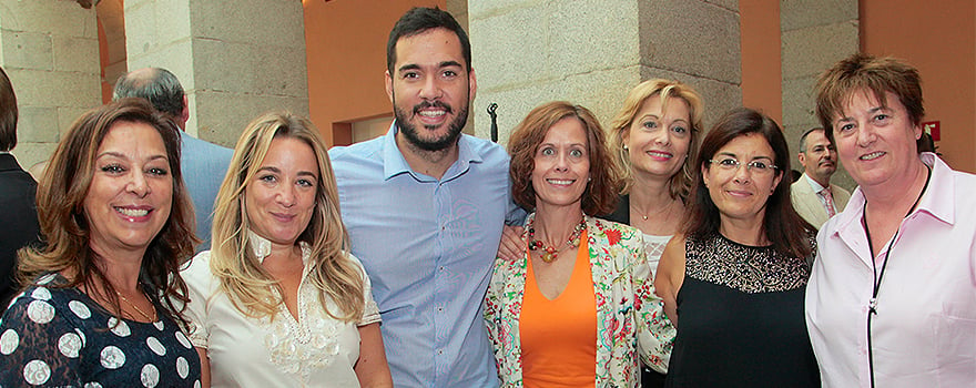 La presidenta de Cristina Cifuentes junto a los altos cargos de la Comunidad de Madrid que han tomado posesión hoy del cargo.