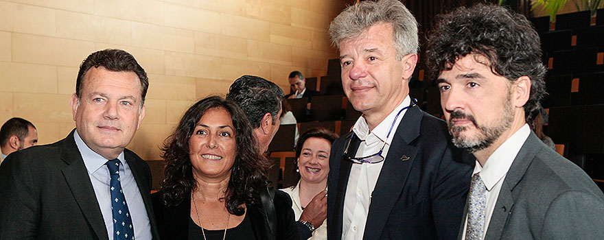 Carlos Royo, presidente de la Comisión de Salud Digital de la Asociación de Empresas de Electrónica, Tecnologías de la Información, Telecomunicaciones y Contenidos Digitales (Ametic); Ana Arce, directora de Internacional y de Innovación de Fenin; Luis Javier Bonilla, y Ángel Lanuza.