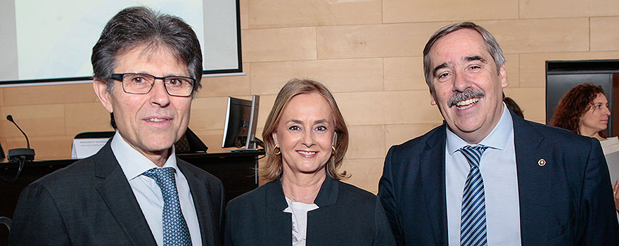 Humberto Arnés, Margarita Alfonsel y Fernando Mugarza, director de Desarrollo Corporativo del IDIS.