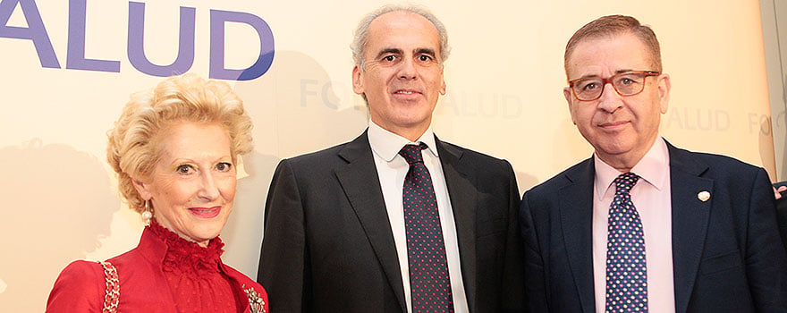 Pilar Fernández, vicepresidenta del Consejo General de Enfermería; Enrique Ruiz Escudero y Jorge Andrada, presidente del Colegio de Enfermería de Madrid (Codem).