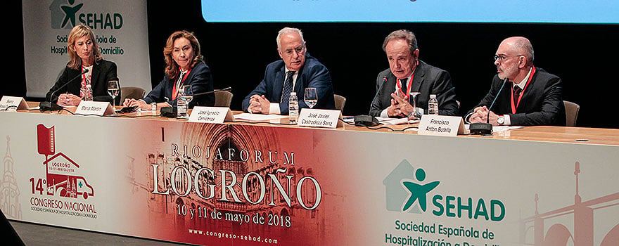 Aspecto de la mesa inaugural durante el acto de apertura del 14º Congreso de la Sociedad Española de Hospitalización a Domicilio. 