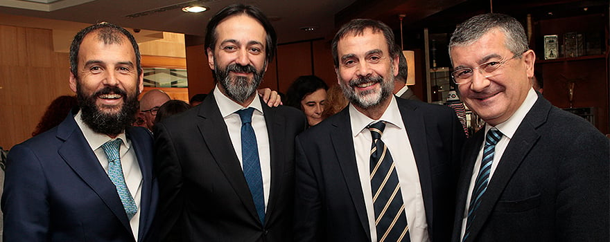 Luis León, director de investigación de ACIS; Héctor Castro, presidente del Colegio de Farmacéuticos de A Coruña; Jorge Aboal, director general de Asistencia Sanitaria del Sergas, y Rafel López, jefe del Servicio de Oncología Médica del Hospital de Santiago de Compostela.