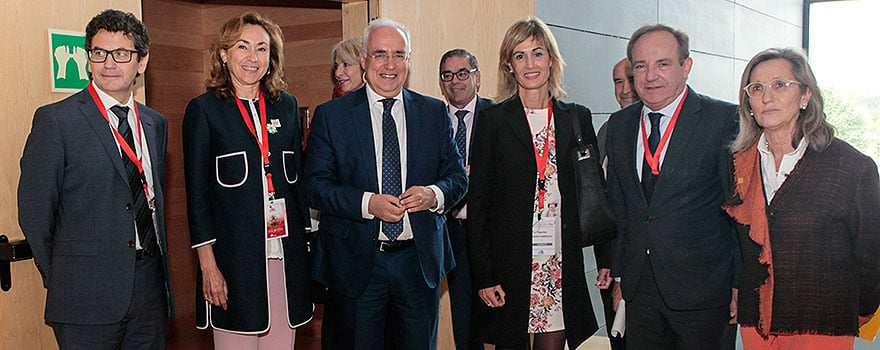 Oriol Estrada, María Martín, José Igancio Ceniceros, Beatriz Massa, Javier Castrodeza e Inmaculada Torres, presidenta del Colegio de Médicos de La Rioja. 