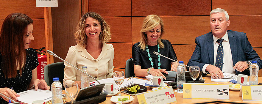 Lola Moreno, consejera de Políticas Sociales de la Comunidad de Madrid; Alicia García, Adela María Nieto y Daniel Ventura, consejero de Bienestar Social de la ciudad autónoma de Melilla.