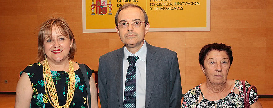 María Luz Cuadrado, Vicedecana de Ordenación Académica de la Facultad de Medicina de la UCM; Javier Arias, decano de la Facultad de Medicina de la UCM; y Elena Vara, vicedecana de estudiantes de la Facultad de Medicina de la UCM. 