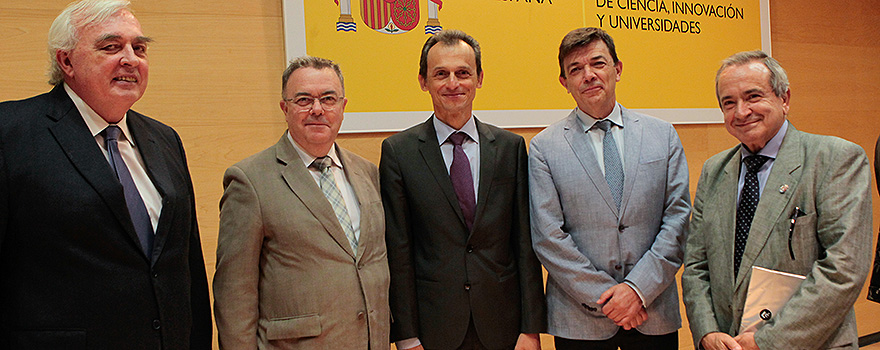 Javier Uceda, exrector Universidad Politécnica de Madrid; Guillermo Cisneros, rector de la Universidad Politécnica de Madrid; Pedro Duque, ministro de Ciencia, Innovación y Universidades; Carlos Andradas, rector de la Universidad Complutense de Madrid; y Emilio Lora Tamayo, Rector de la Universidad Internacional Menéndez Pelayo. 