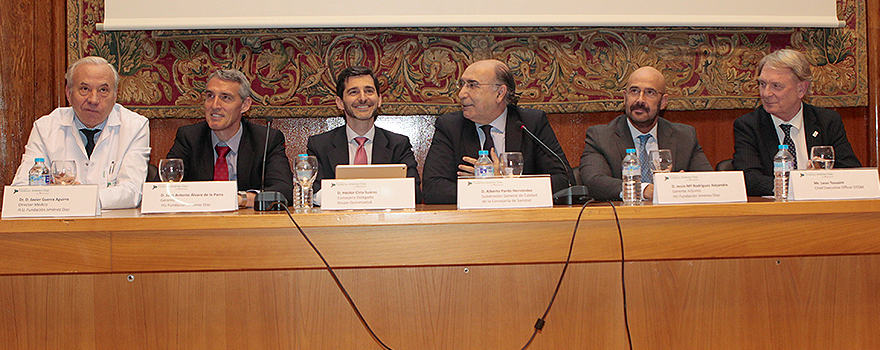 Javier Guerra, director médico del Hospital Fundación Jiménez Díaz, Juan Antonio Álvaro de la Parra, gerente del Hospital Fundación Jiménez Díaz, Héctor Ciria, consejero delegado de Quirónsalud, Alberto Pardo, subdirector general de Calidad Asistencial de la Consejería de Sanidad de la Comunidad de Madrid, Jesús María Rodríguez Alejandre, gerente adjunto del Hospital Fundación Jiménez Díaz y Leon Tossaint, Chief Executive Officer del EFQM