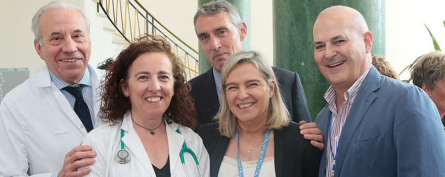 Javier Guerra, María Jesús Rodríguez Nieto, presidenta de Neumomadrid, Juan Antonio Álvarez de la Parra, Marisa Sánchez, directora de admisiones del Hospital Fundación Jiménez Díaz y Óscar Gómez, subdirector médico de Continuidad Asistencial.