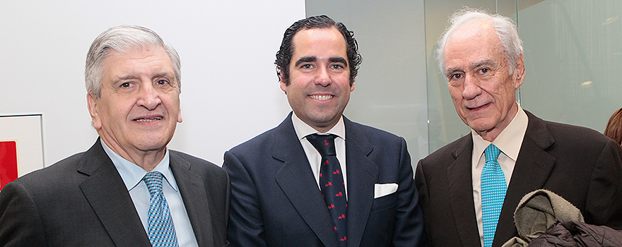 Entique Porres, Antonio Sánchez Díaz, Director general de Muface, y Luis Ortiz Quintana, presidente de la Academia Médico Quirúrgica Española.