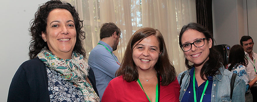 Cristina Aguirre y Carlota Royo-Vilanova, internas del Hospital Reina Sofía de Murcia; junto a Mónica Martínez, residente del mismo centro hospitalario.