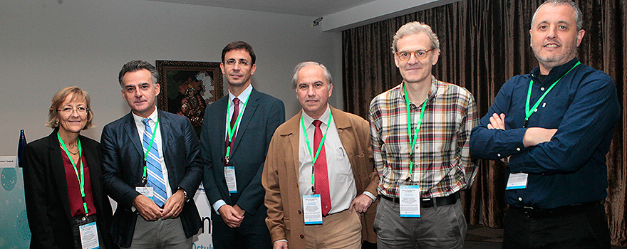 Roser Solans, del Hospital Vall d'Hebron; Ricardo Blanco, del Hospital Marqués de Valdecilla; Juan José Rios, del Hospital La Paz; Bernardo Sopeña, del Hospital Santiago de Compostela; Gerard Espinosa, del Hospital Clnic de Barcelona; y José Hérnández, también del Hospital Clínic de Barcelona.