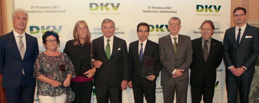 El jutado y los galardonados en los IV Premios DKV Medicina y Solidaridad.