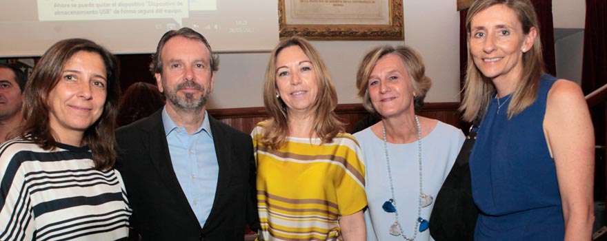 Mónica Suárez, Ángel Bajils,Virginia Donado-Mazarrón, presidenta de Inidress, Piedad Navarro y Carmen Aláez.