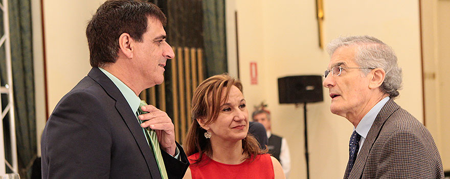 Antonio Cabrera, secretario general de la Federación Estatal de Sanidad de CCOO, Rosa Tienzo, secretaria general de la Federación de Sanidad de CCOO en Comunidad Valenciana y José Manuel Freire, portavoz del PSOE en la Comisión de Sanidad de la Asamblea de Madrid.