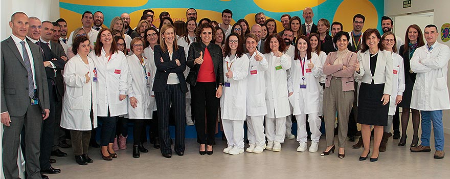 Foto de familia con la plantilla de trabajadores de Merck