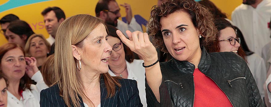 La ministra y la CEO de Merck charlando durante el encuentro