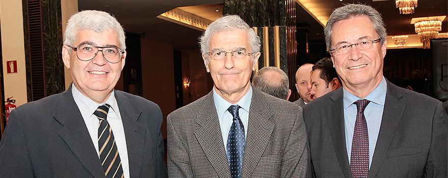 Justo Herrera, director general de Recursos Humanos de la Consejería de Sanidad de la Comunidad Valenciana, José Manuel Freire, portavoz del PSOE en la Comisión de Sanidad de la Asamblea de Madrid y Ricardo Campos.