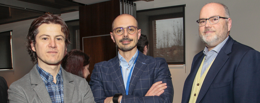Óscar López, director de Publicaciones de Sanitaria 2000; José Manuel Martínez Sesmero, director de Investigación e Innovación de la SEFH; y Pedro Alsina, de Sanofi.