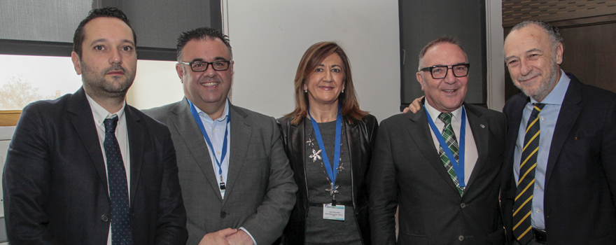 Alberto Fuentes, secretario general técnico de la Consejería de Sanidad gallega; Conrado Domínguez, gerente del SCS; Marisa López, directora de la Agencia Gallega de Sangre, Órganos y Tejidos; José Manuel Baltar, consejero de Sanidad de Canarias; y José María Pino, presidente de Sanitaria 2000.